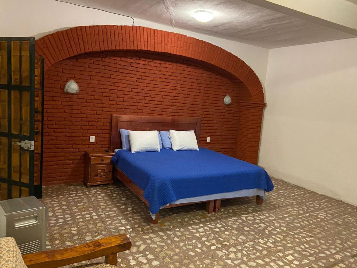 Hotel El Gran Toril Taxco de Alarcon Exterior foto